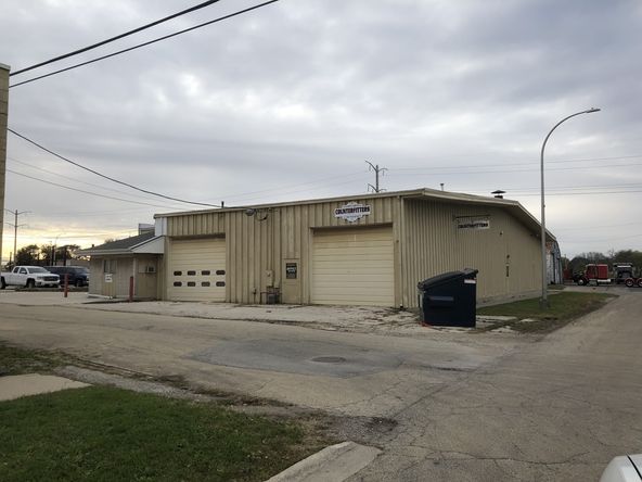 130 E Locust St, Kankakee, IL 60901